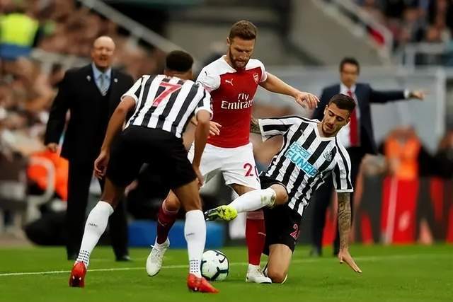 福克斯44分詹姆斯空砍31+13 国王力克湖人