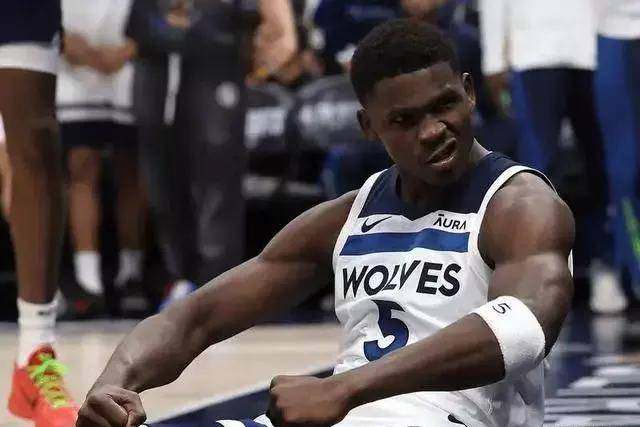 约克38+9浙江大胜宁波 高诗岩11+11山东胜吉林